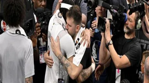 山东泰山1-3上海海港 协杯巅峰对决精彩瞬间